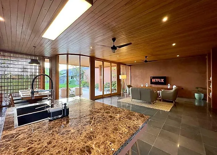 New! Gorgeous 3bd Close To Canggu Hotel Tanjungan